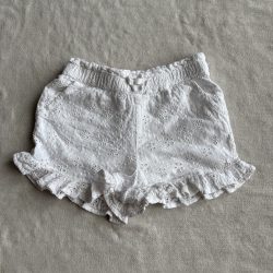 Gyönyörű áttört fehér rövidnadrág (110)