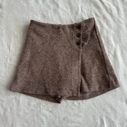 Igazi őszi anyagú szoknyás rövidnadrág (128)