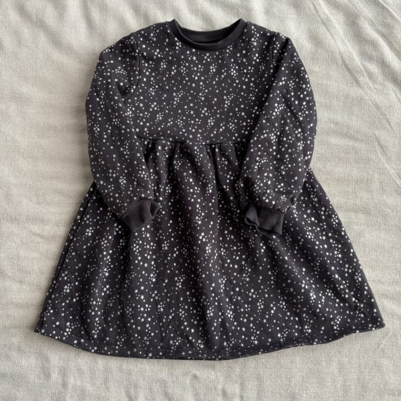 Csillagos pulcsiruha (116)