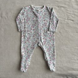 Apró virágmintás rugdalózó (62)