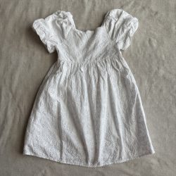 Gyönyörű áttört fehér ruha (122)