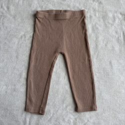 Egyszínű bordázott leggings (86)