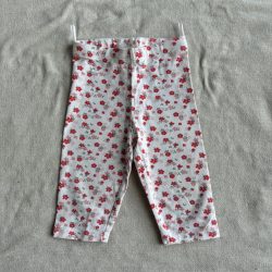 Virágos háromnegyedes leggings (86)