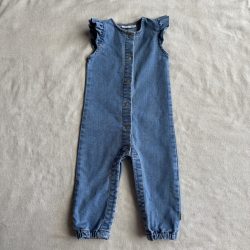 Fodros vállú farmer romper (74)