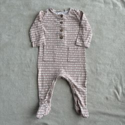 Rózsaszín mintás rugdalózó (68)