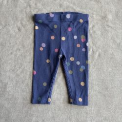 Pöttyös bordázott leggings (74)
