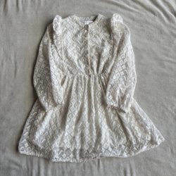 Gyönyörű hímzett tüll ruha (128)
