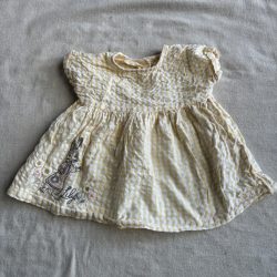 Nyuszis krepp ruha (80)