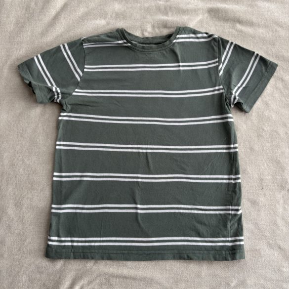 Zsebes gumis derekú rövidnadrág (104)