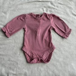 Buggyos ujjú body (56)