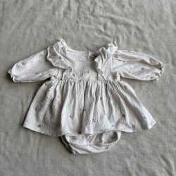 Gyűrt anyagú virágos ruha alul bodyval (50)