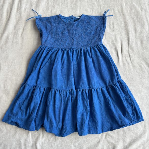 Gyönyörű hímzett pörgős ruha (122)