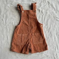 Kordbársony rövidnadrágos romper (104)