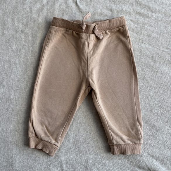 Egyszínű melegítőnadrág (74)