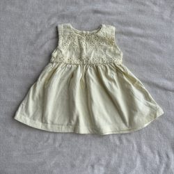 Csipkés betétes ruha (56)