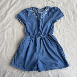 Gyönyörű hímzett farmer romper (140)