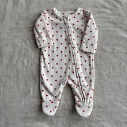 Szivecskés polár rugdalózó (56)