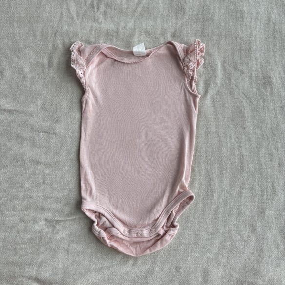 Csipkés vállú body (74)