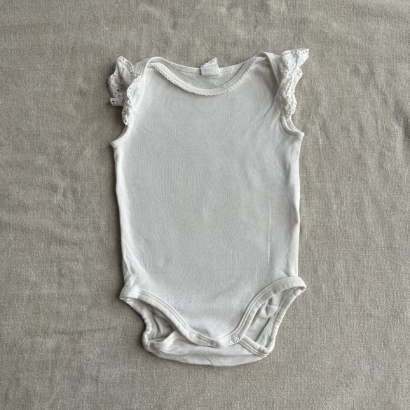 Csipkés vállú body (74)