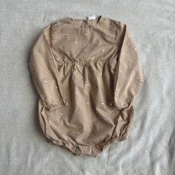 Gyönyörű apró mintás body (92)