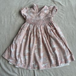 Álomszép erdei mintás ruha hátul megkötővel (104)