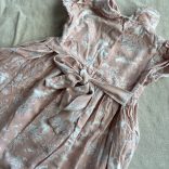 Álomszép erdei mintás ruha hátul megkötővel (104)