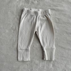 Krémszínű bordázott leggings (56)