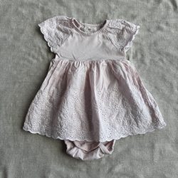 Gyönyörű áttört ruha alul bodyval (74)
