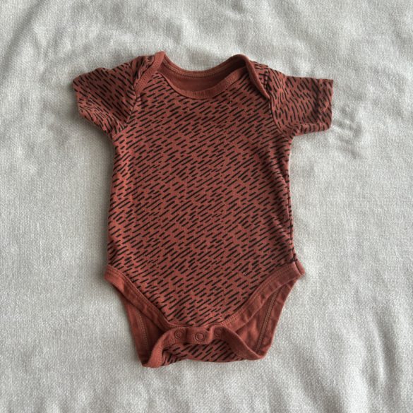 Mintás body (50/56)