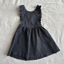 Keresztpántos fodros szegélyű csinos ruha (104)