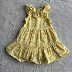 Gyönyörű áttört sárga ruha (104)