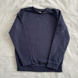 Sötétkék pulcsi (134)