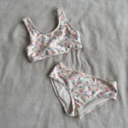 Színes pöttyös két részes fürdőruha (122/128)