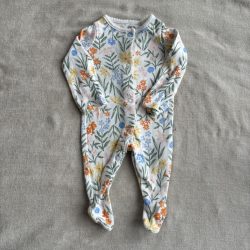 Színes mintás rugdalózó (50)