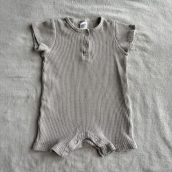 Egyszínű ostyamintás napozó (86)