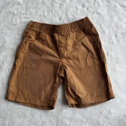 Gumis derekú rövidnadrág (104)