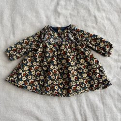 Virágos mikrokord ruha (56)